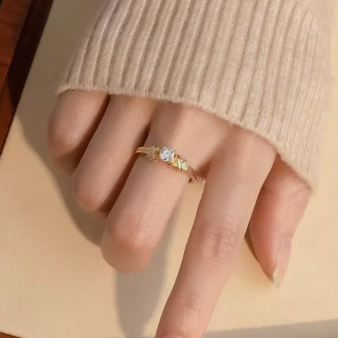 Simple Zircon & Women Ring